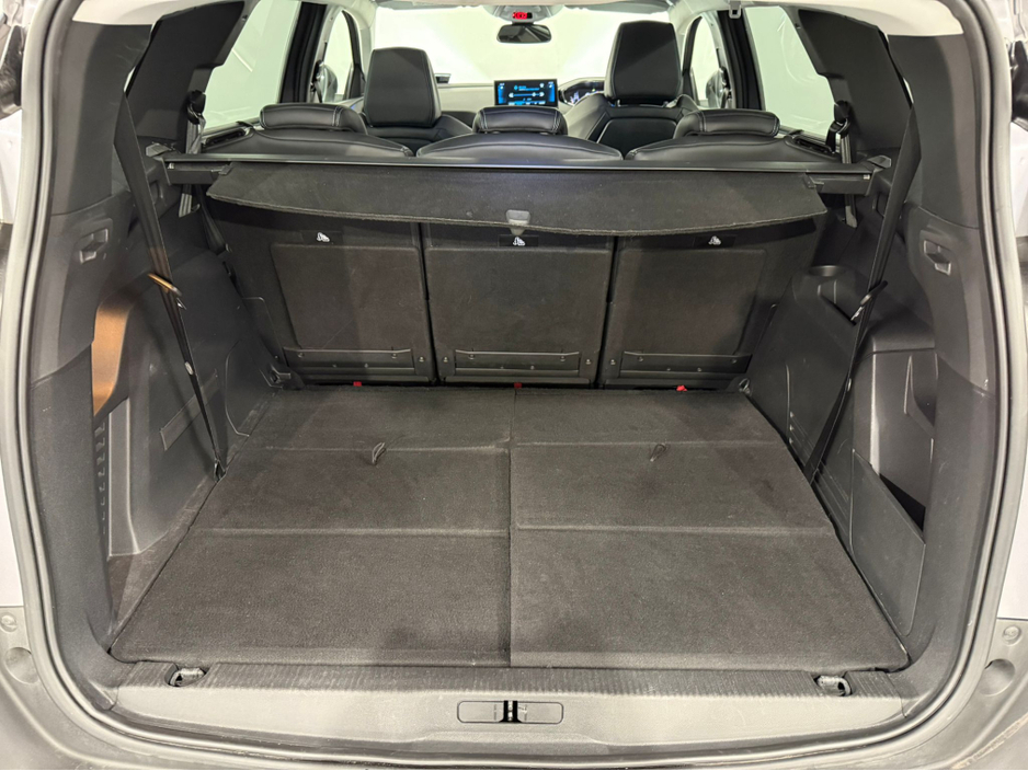 2022 Peugeot 5008 - image 12