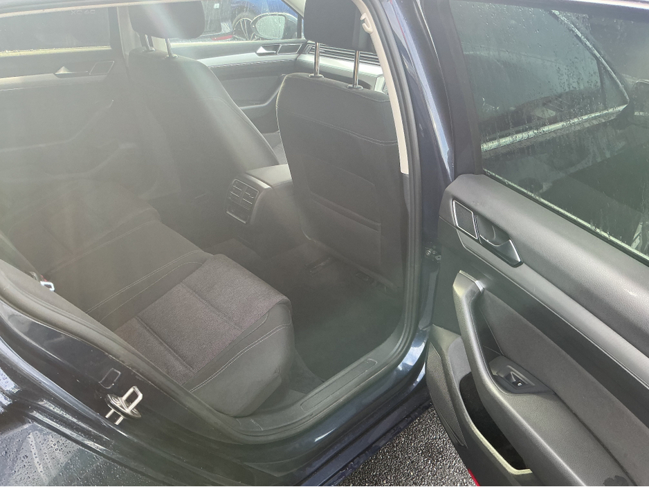 2015 Volkswagen Passat - image 15