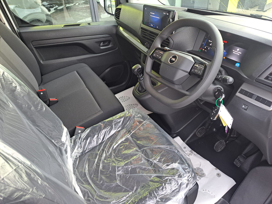 2025 Opel Vivaro - image 16