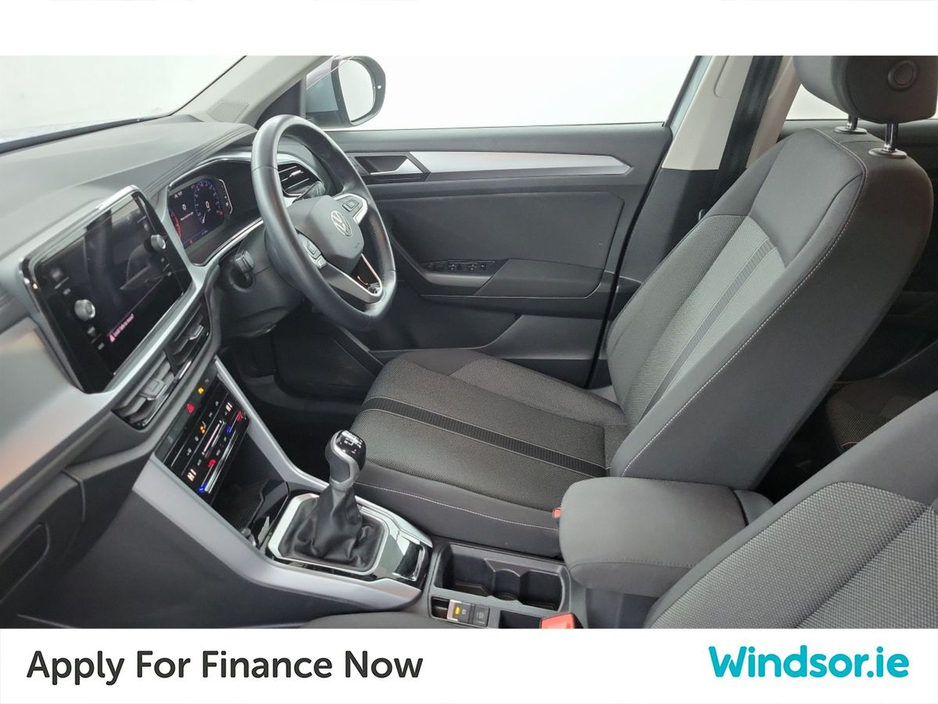 2022 Volkswagen T-Roc - image 4