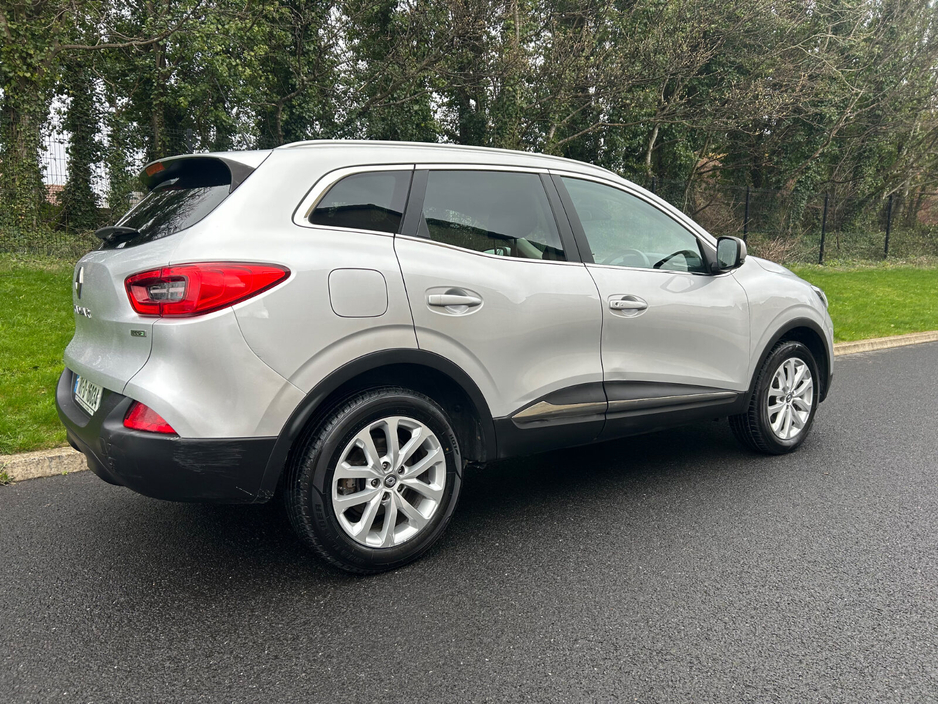 2018 Renault Kadjar - image 2