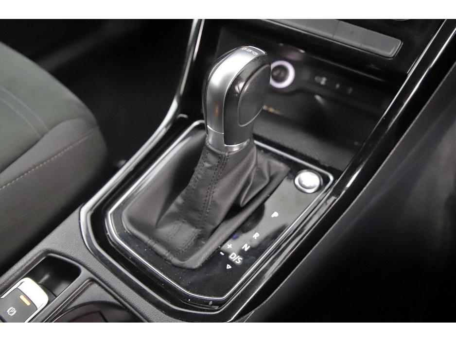 2016 Volkswagen Touran - image 23