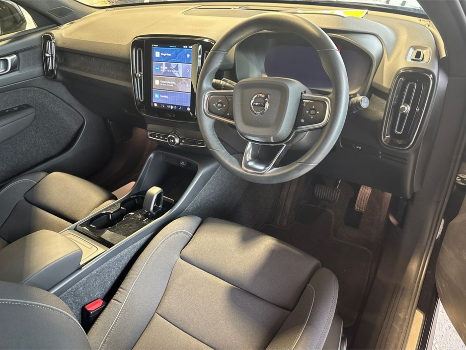 2024 Volvo XC40 - image 9