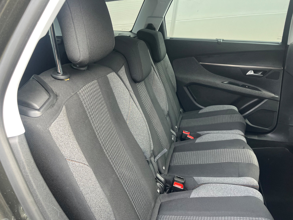 2020 Peugeot 5008 - image 9