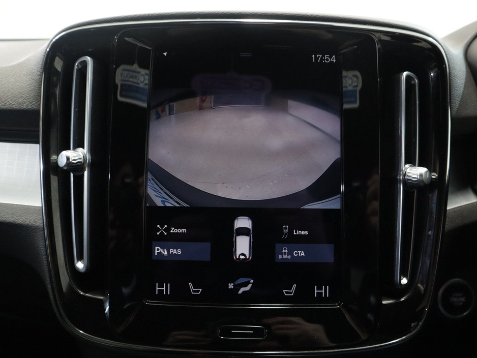 2023 Volvo XC40 - image 14