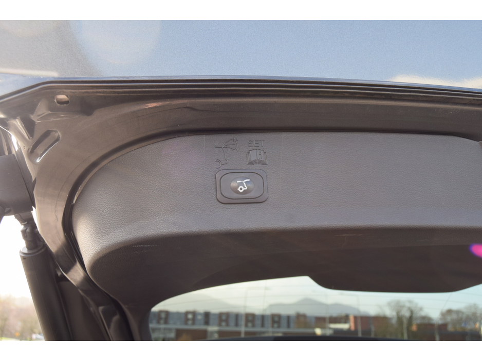 2017 Ford Kuga - image 10