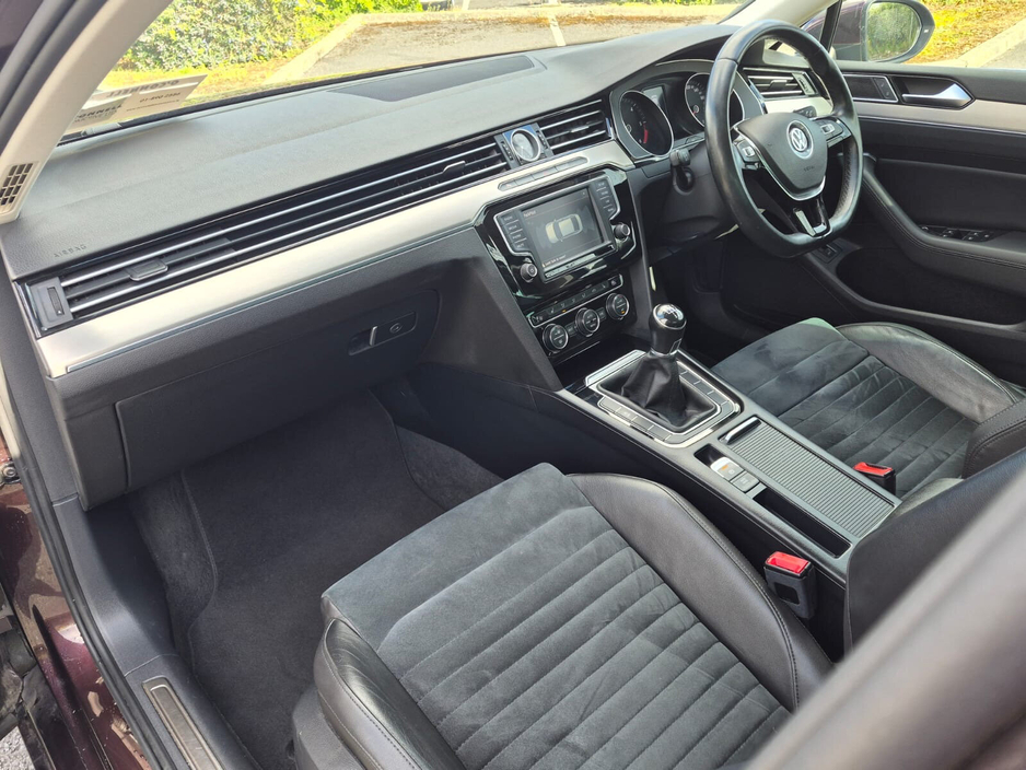 2015 Volkswagen Passat - image 17