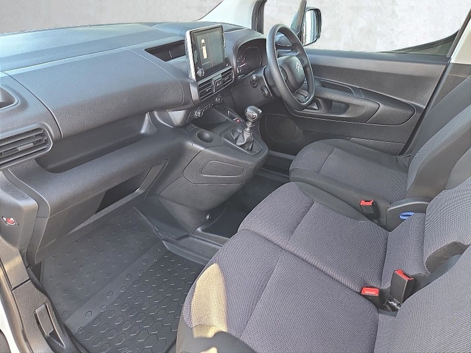 2023 Citroen Berlingo - image 6