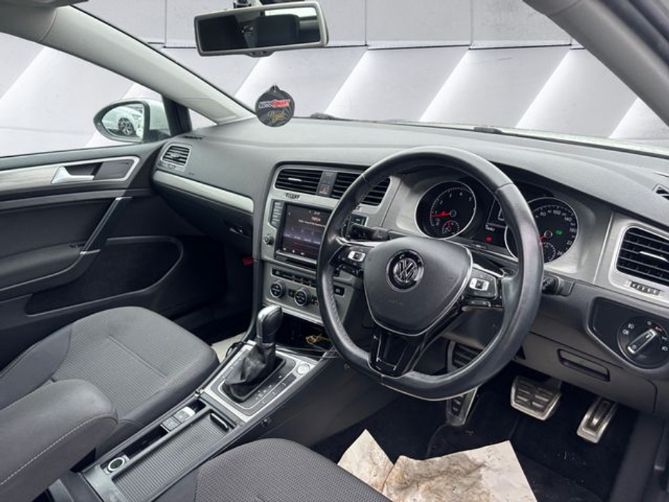 2015 Volkswagen Golf - image 13