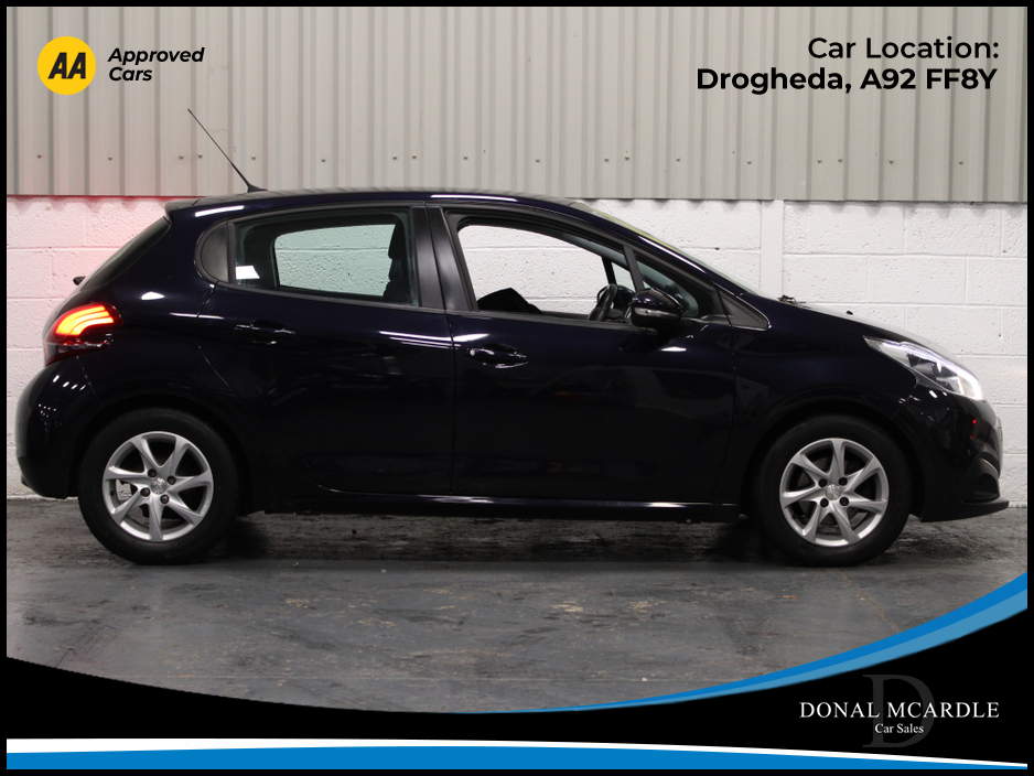 2018 Peugeot 208 - image 5