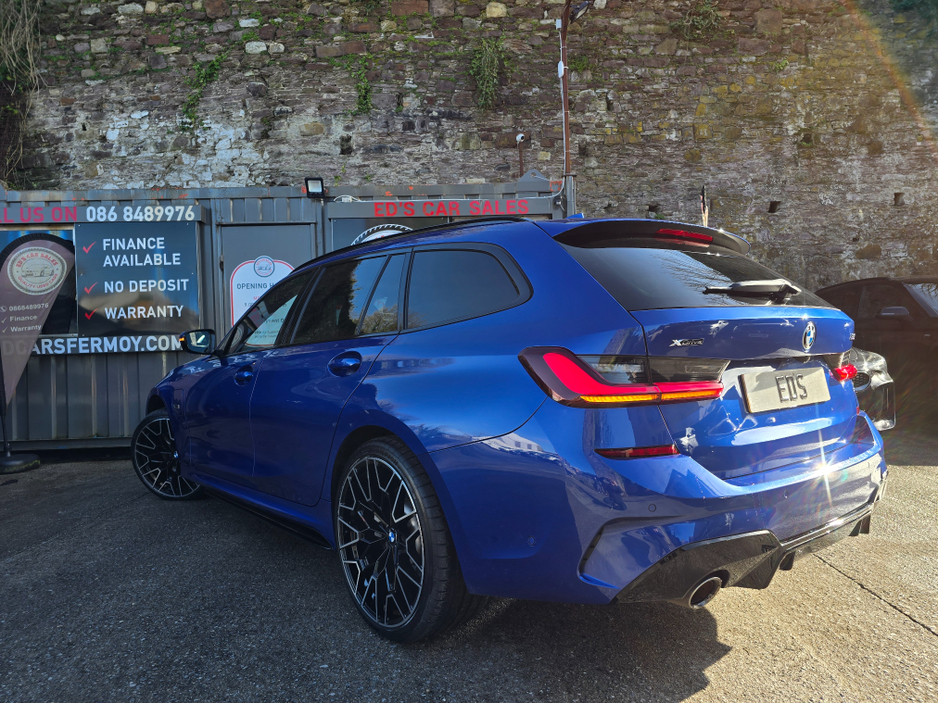 2022 BMW 3 Series - image 6