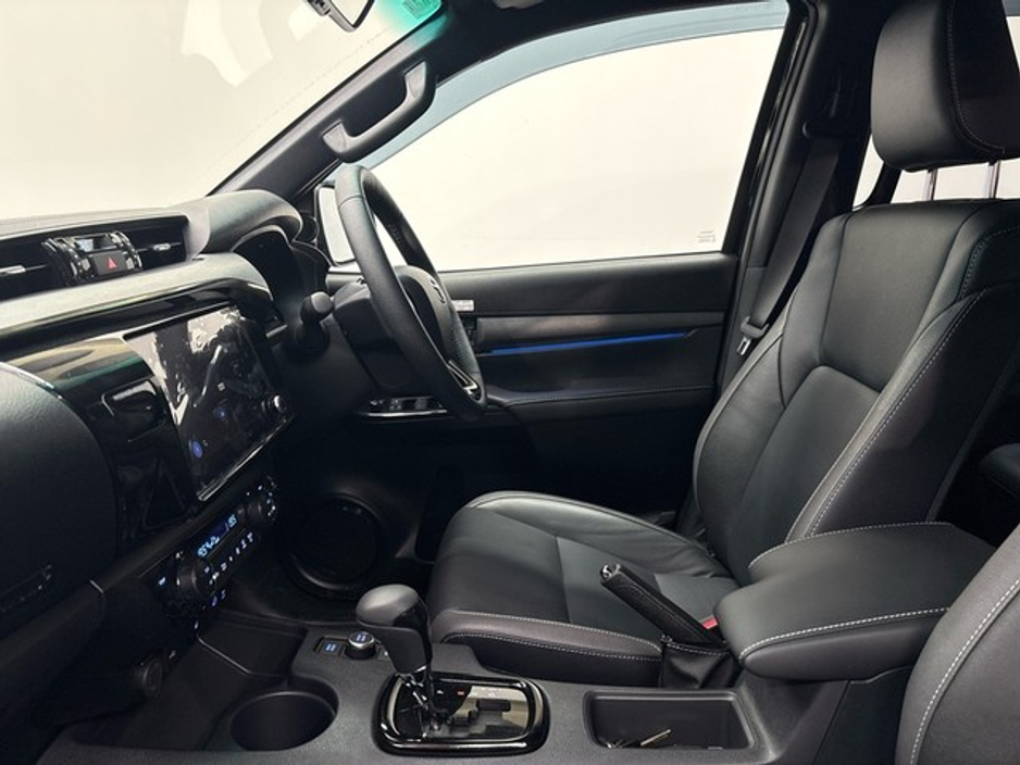 2026 Toyota Hilux Hilux 2.8 MHEV Invincible €49,972