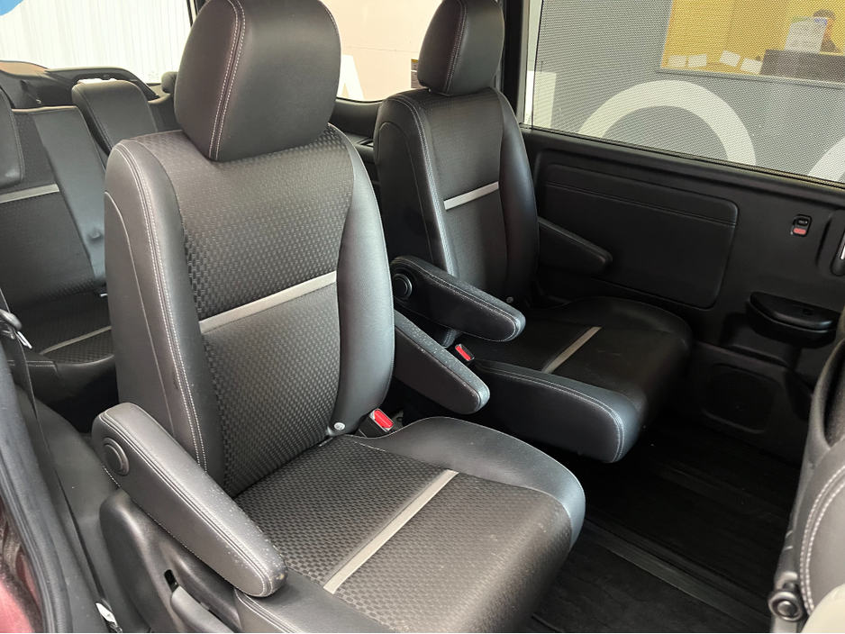 2017 Honda Stepwagon - image 13