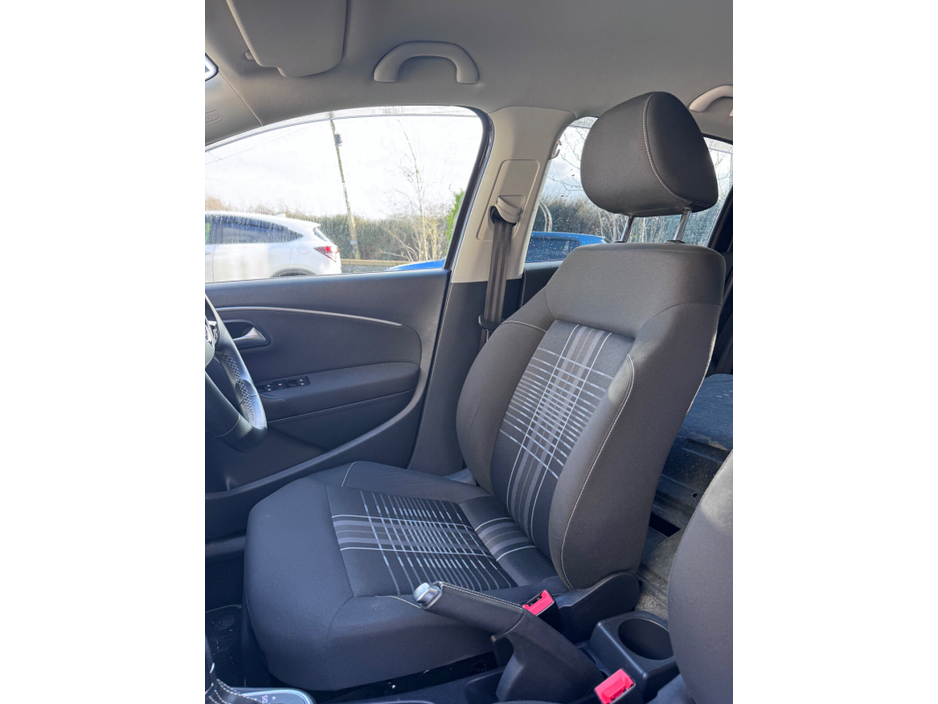 2015 Volkswagen Polo - image 11