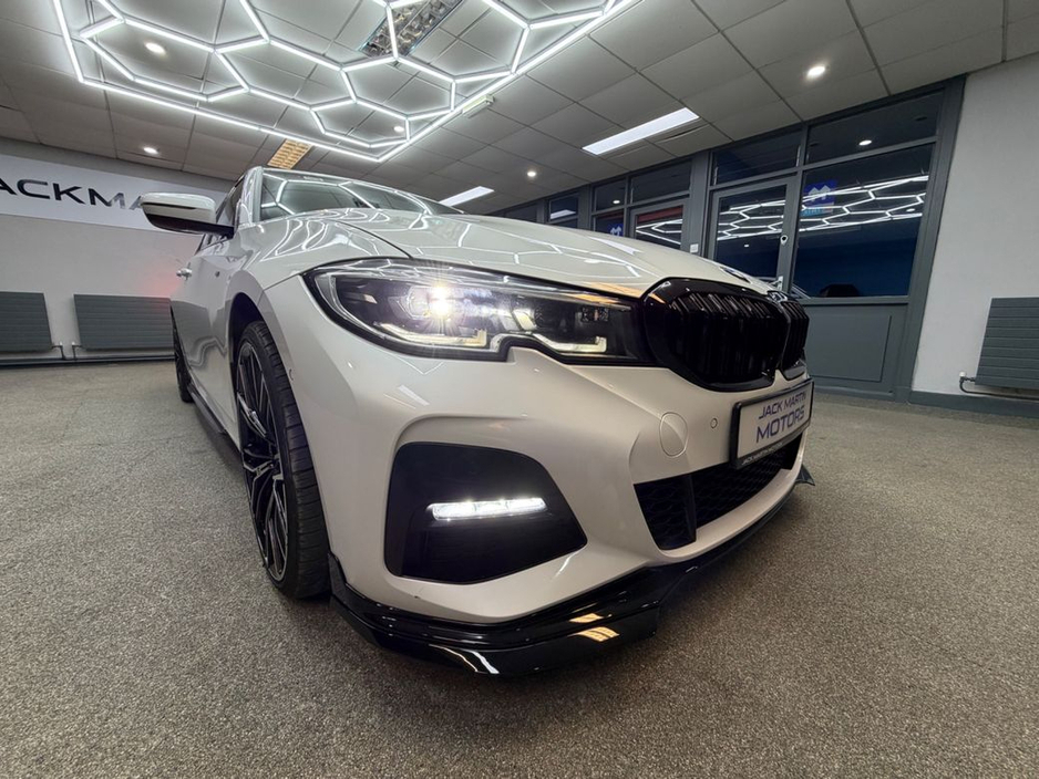 2021 BMW 3 Series - image 7