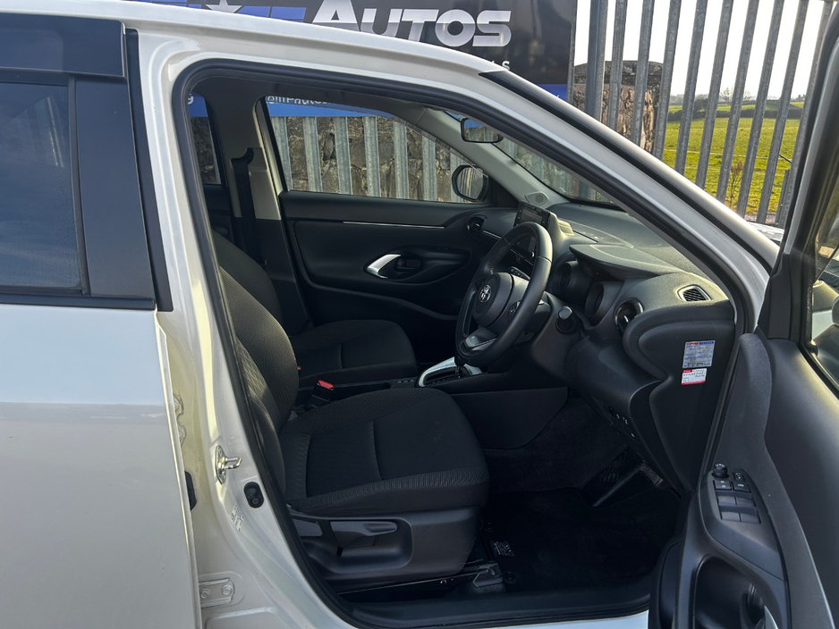 2021 Toyota Yaris Cross - image 9