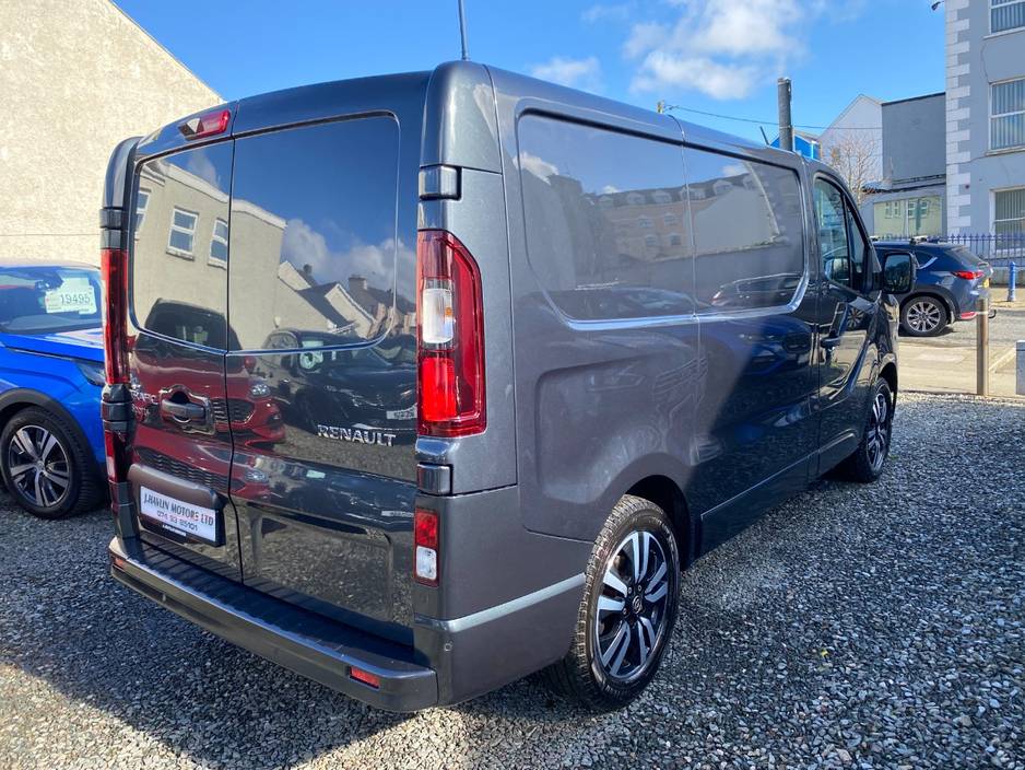 2023 Renault Trafic - image 26