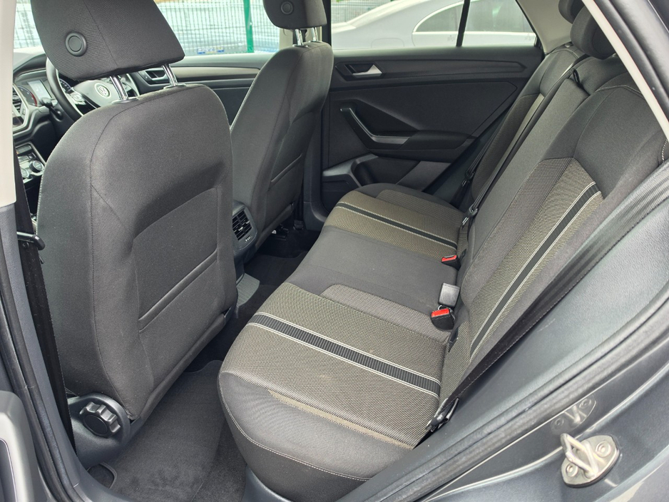 2018 Volkswagen T-Roc - image 19
