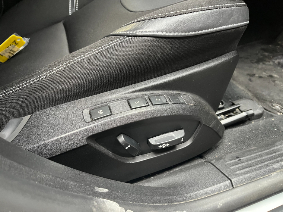 2017 Volvo V40 - image 11