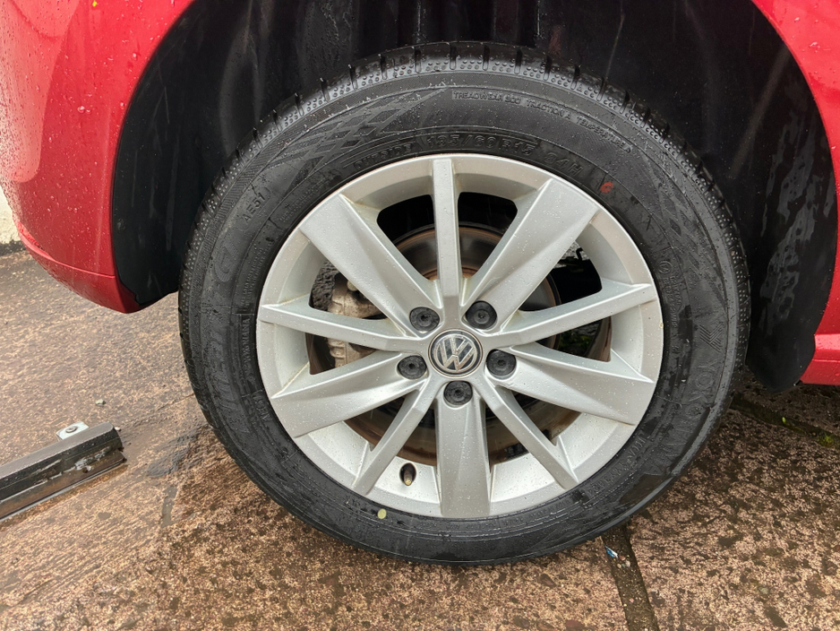 2015 Volkswagen Polo - image 9