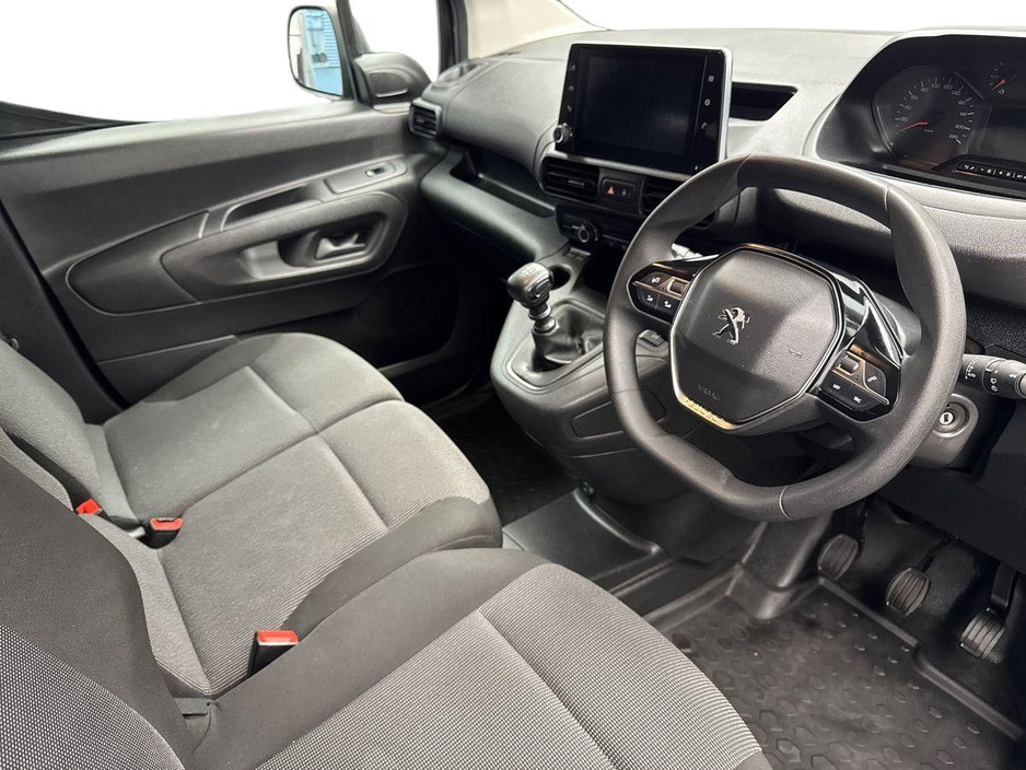 2024 Peugeot Partner - image 6