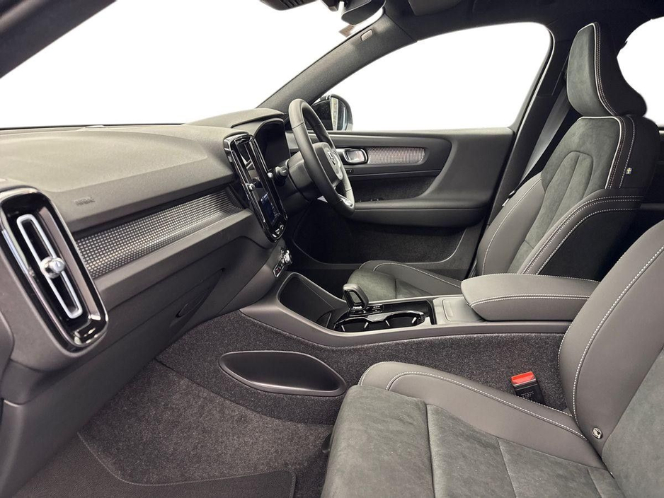 2026 Volvo EX40 - image 2