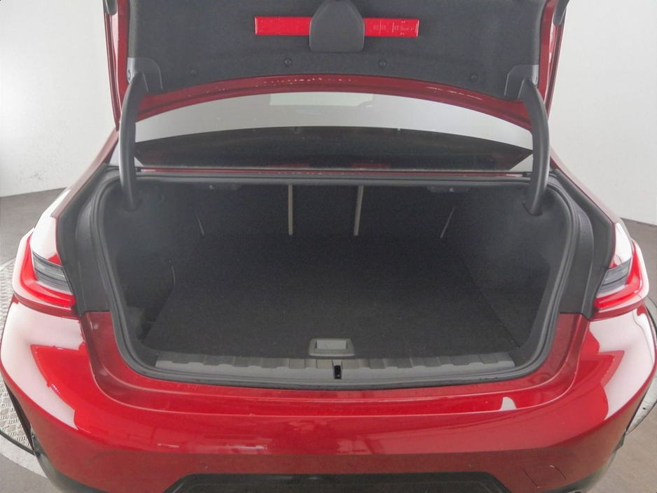 2025 BMW 3 Series - image 12