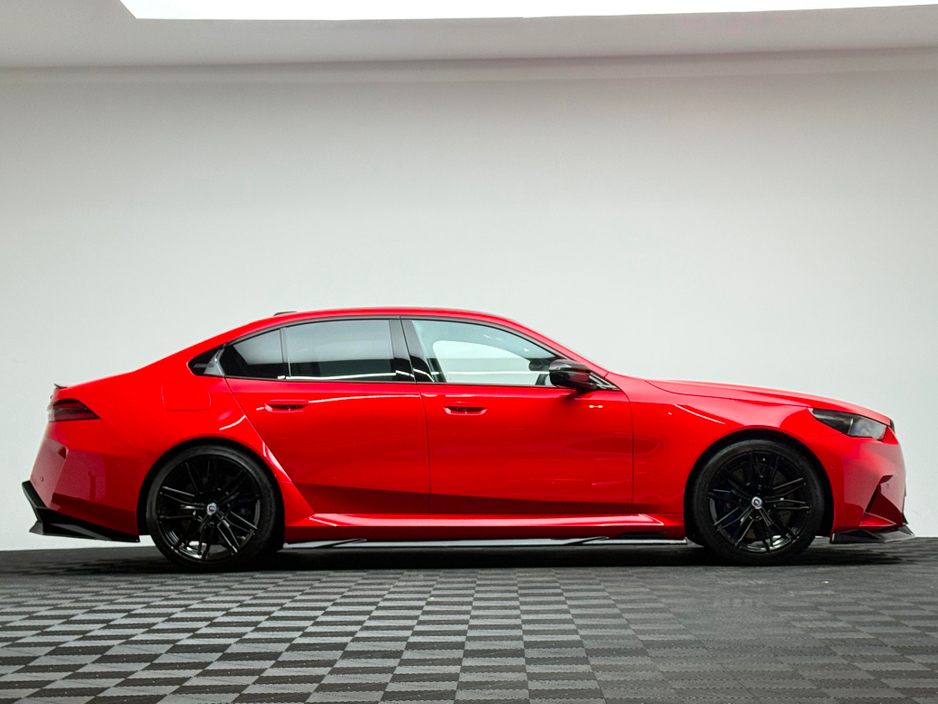 2025 BMW M5 M5 4.4 727HP INDV ROSSO CORSA €139,990