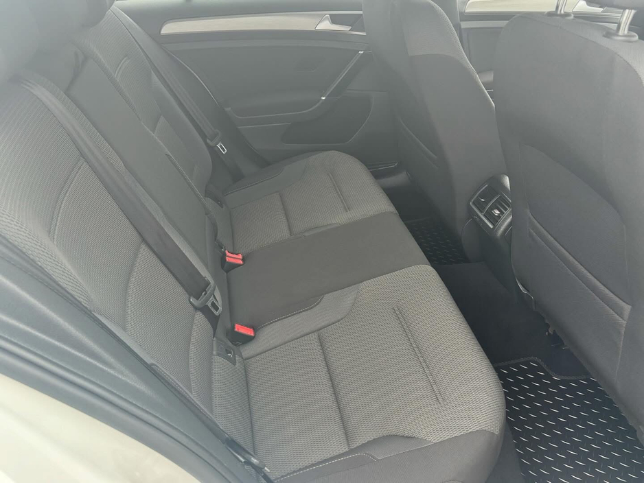 2016 Volkswagen Golf - image 8