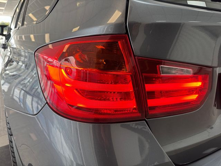 2015 BMW 3 Series - image 20