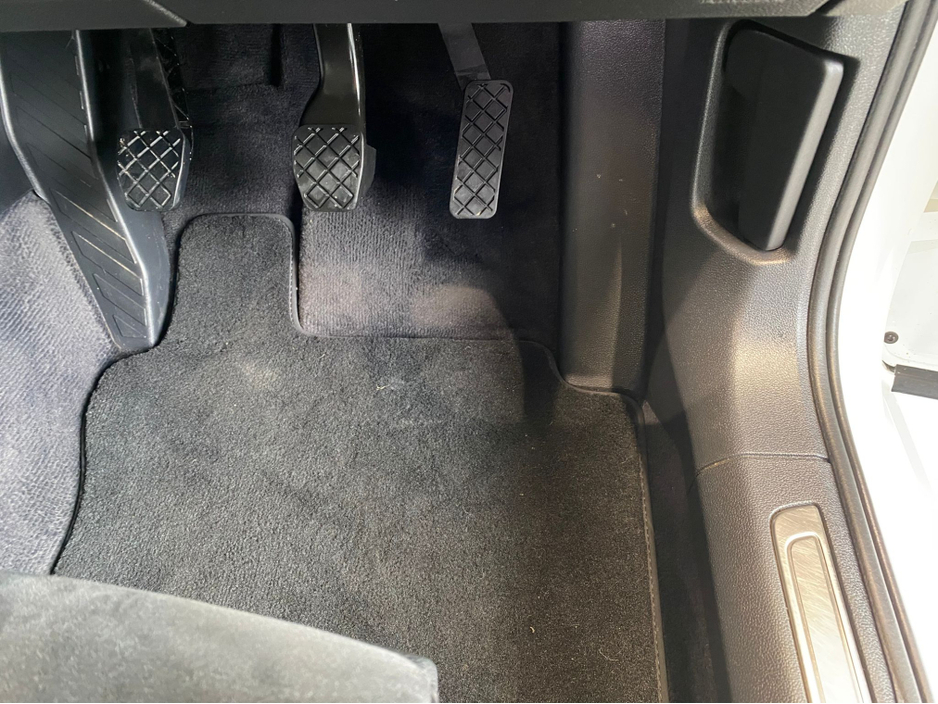 2018 Volkswagen Passat - image 24