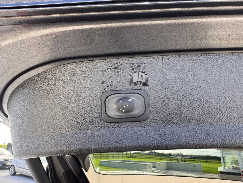 2016 Ford Kuga - image 8