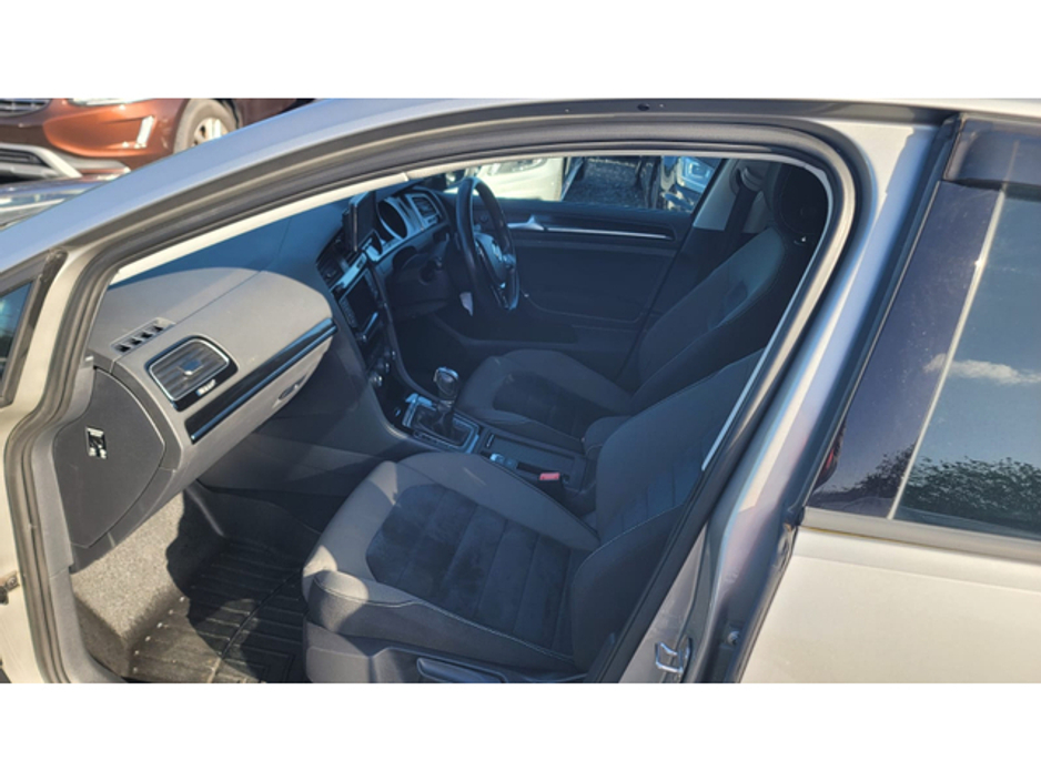 2013 Volkswagen Golf - image 14