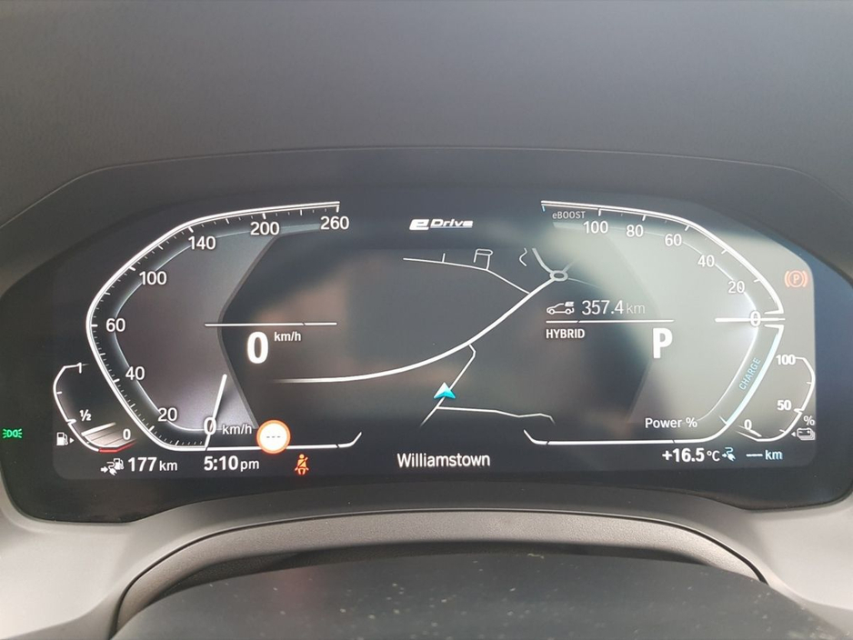 2021 BMW 3 Series - image 9