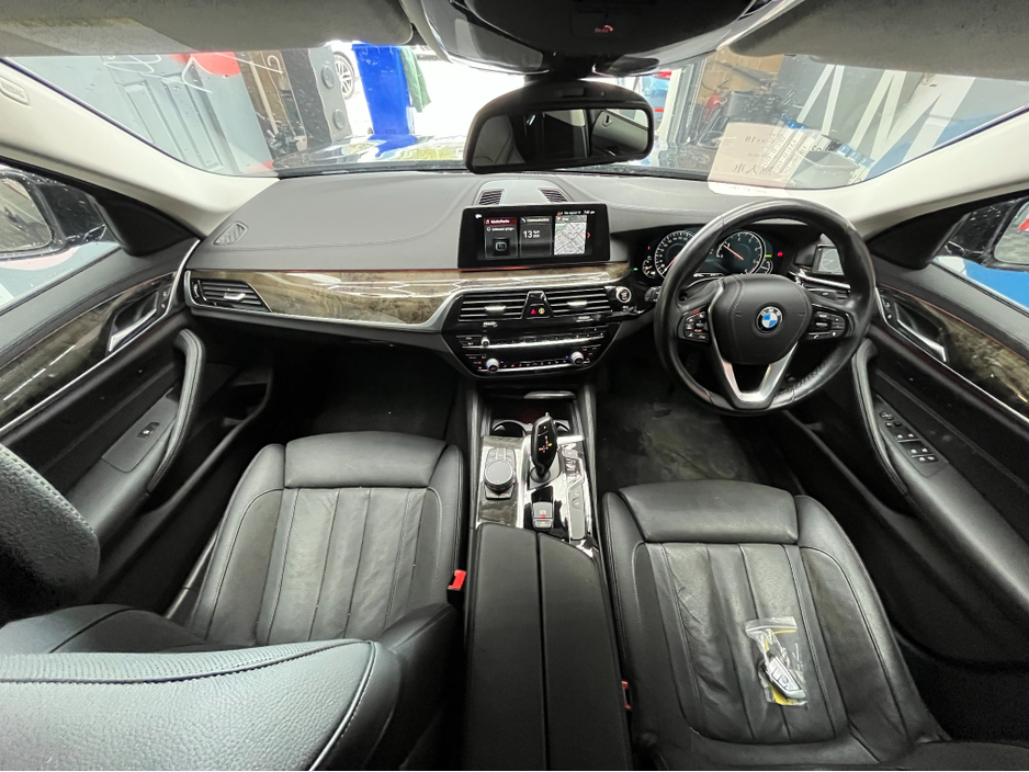 2018 BMW 5 Series - image 20