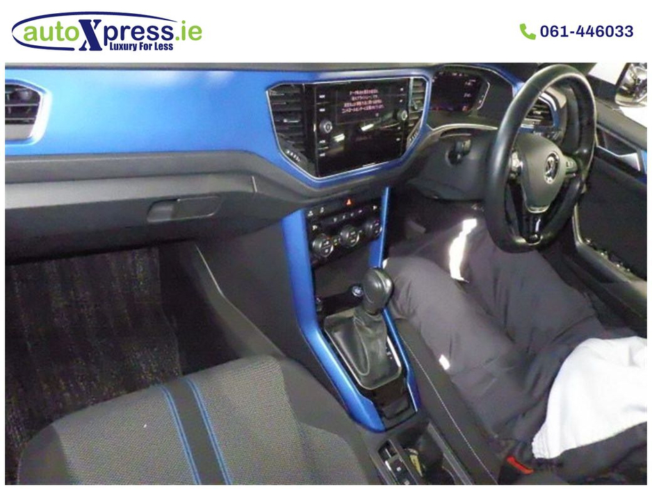 2021 Volkswagen T-Roc - image 2