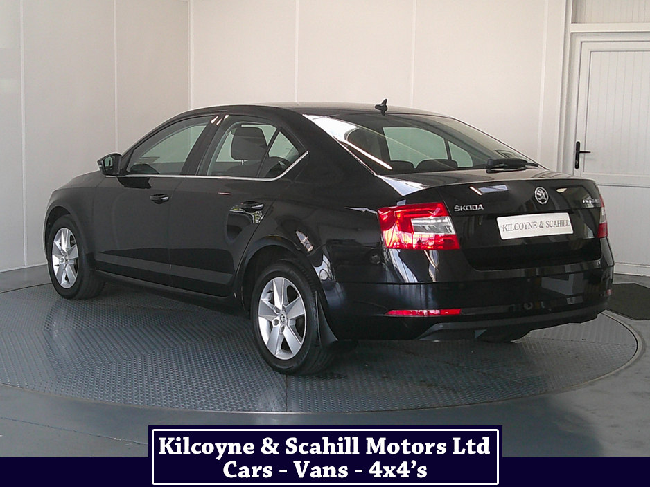 2020 Skoda Octavia - image 5