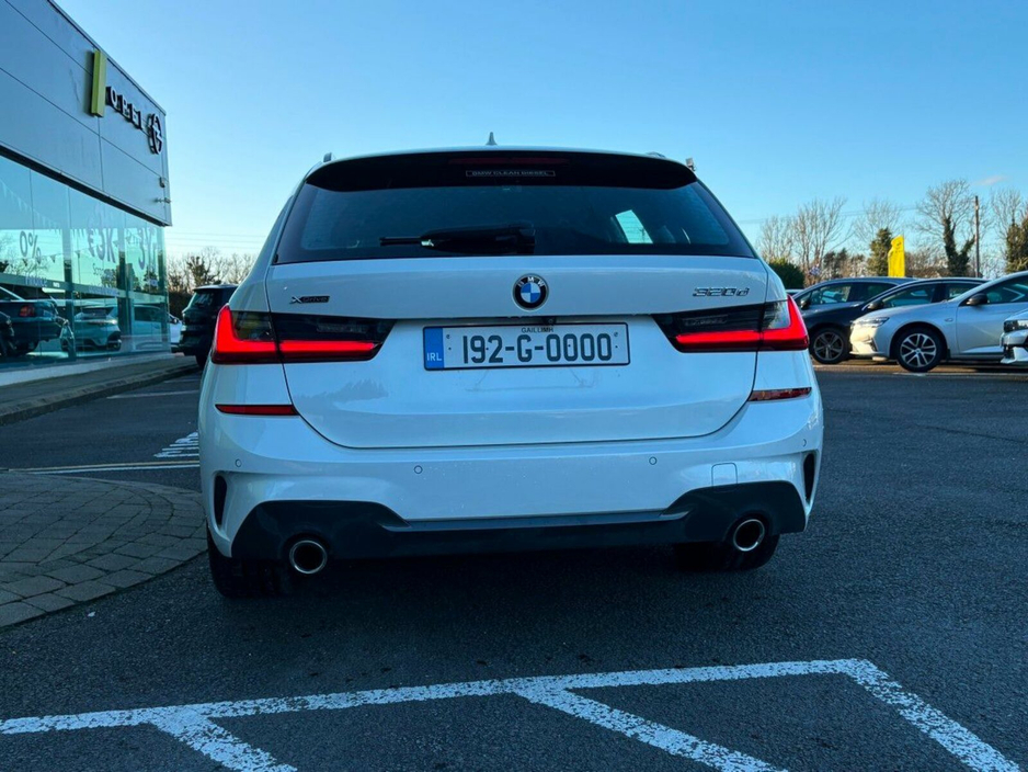 2019 BMW 3 Series - image 3