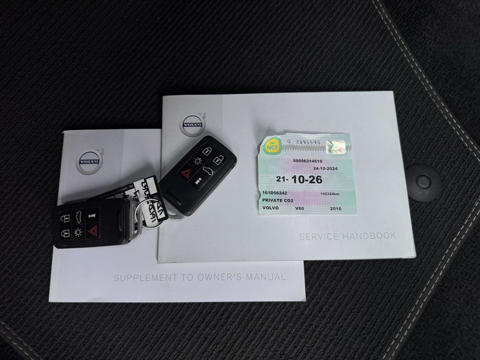 2016 Volvo V60 - image 30