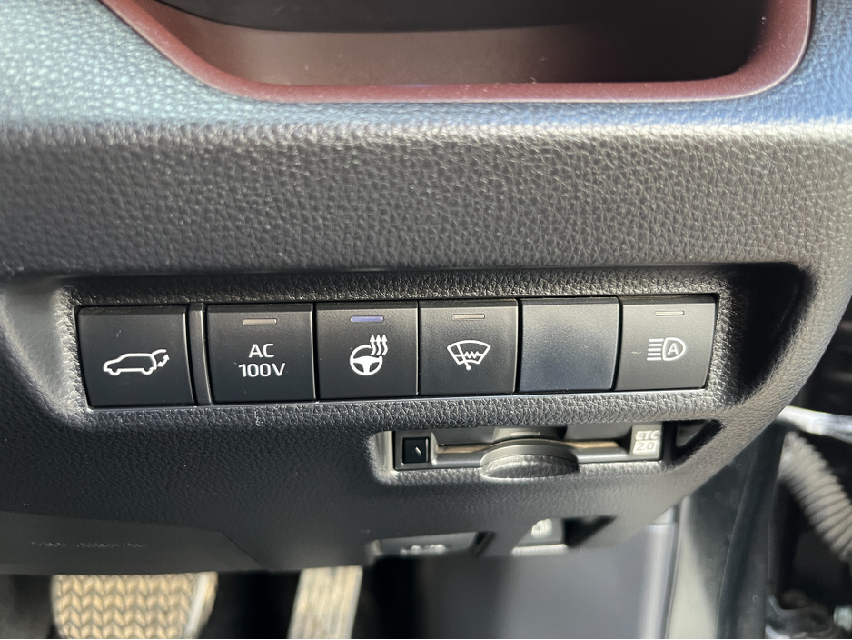 2020 Toyota Rav4 - image 25