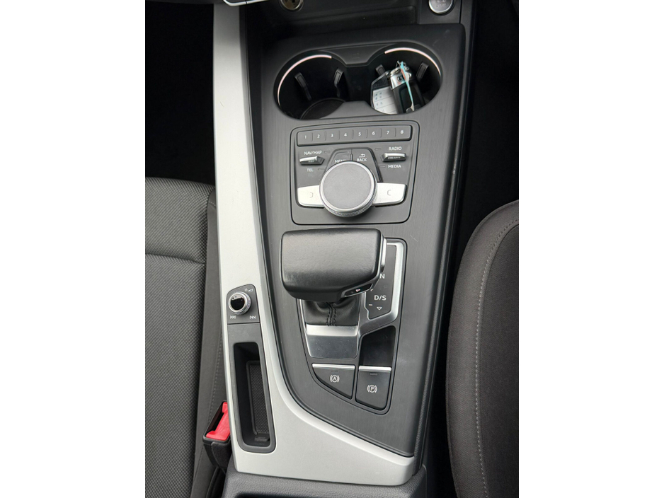 2016 Audi A4 - image 16