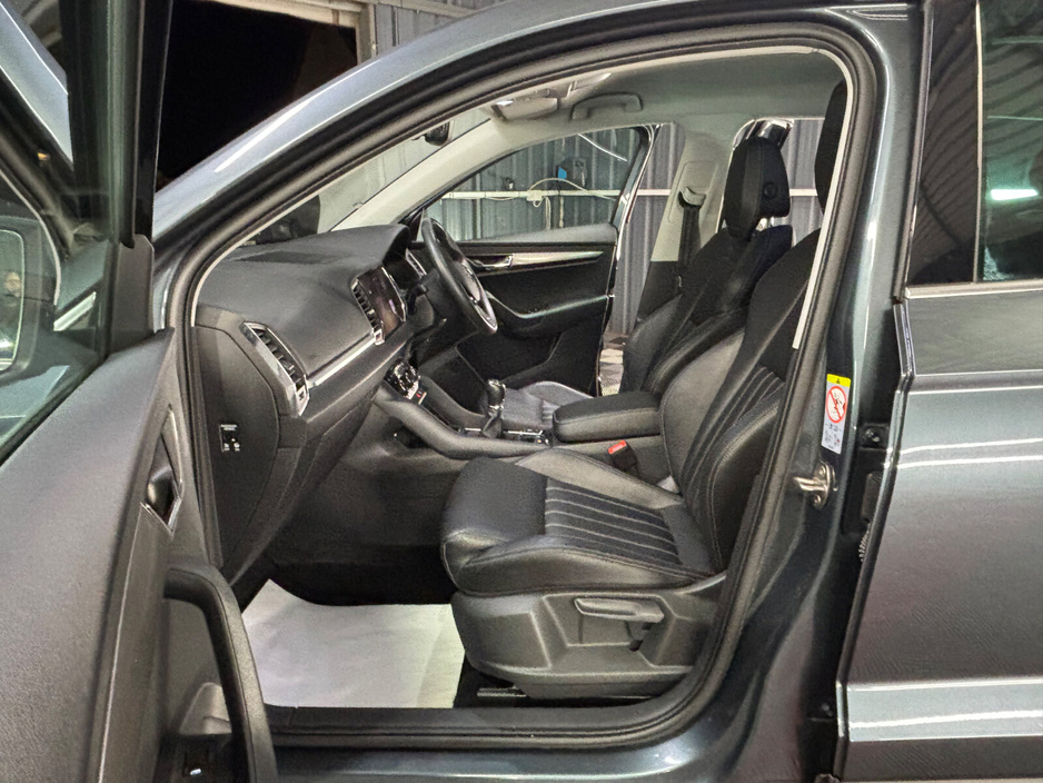 2020 Skoda Karoq - image 17