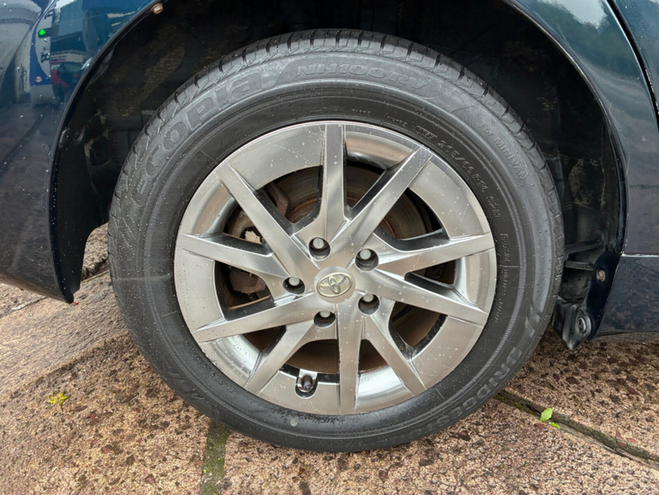 2017 Toyota Prius Alpha 1.8i Petrol Hybrid 5 Seater Automatic €17,950