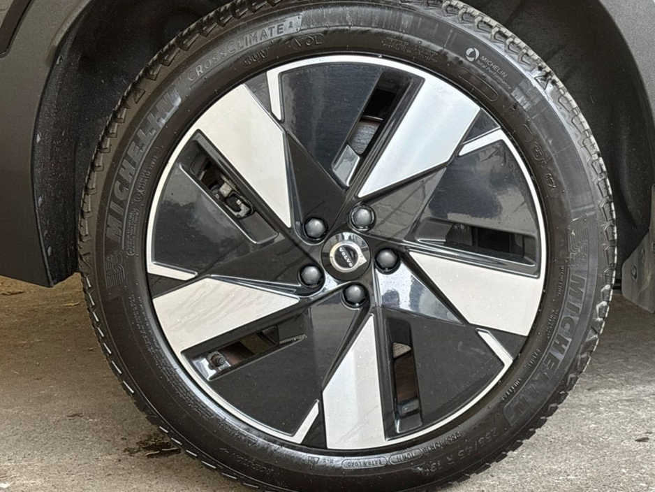 2024 Volvo XC40 - image 15