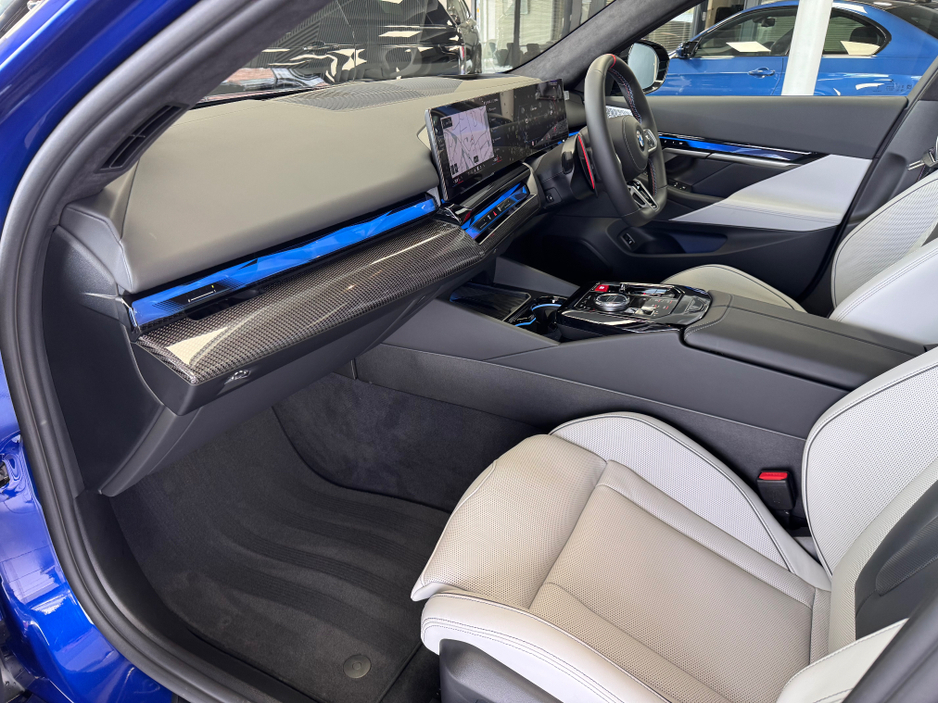 2025 BMW M5 4.4 V8 PHEV 728 HP €124,900