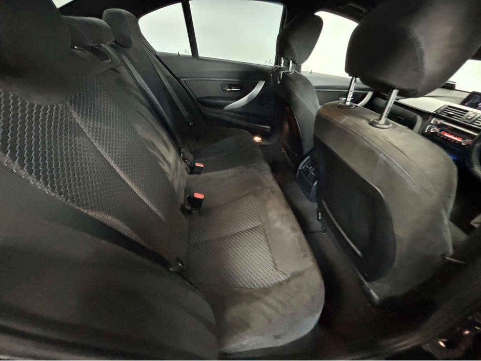 2014 BMW 3 Series - image 10