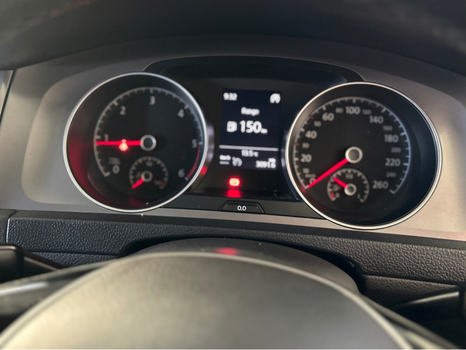 2016 Volkswagen Golf - image 9