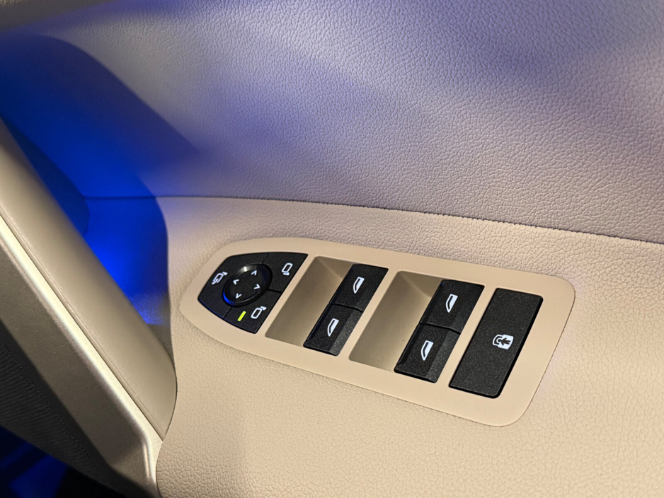 2023 BMW iX - image 21