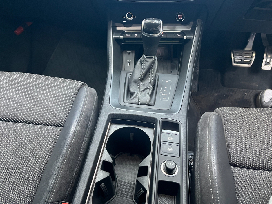 2020 Audi Q3 2020 AUDI Q3 35TDI QUATTRO S LINE 2.0 AUTOMATIC / CRUISE CONTROL / 360° PARKING CAMERA / ELECTRIC HEATED SEATS / PADDLE SHIFTERS / APPLE CARPLAY