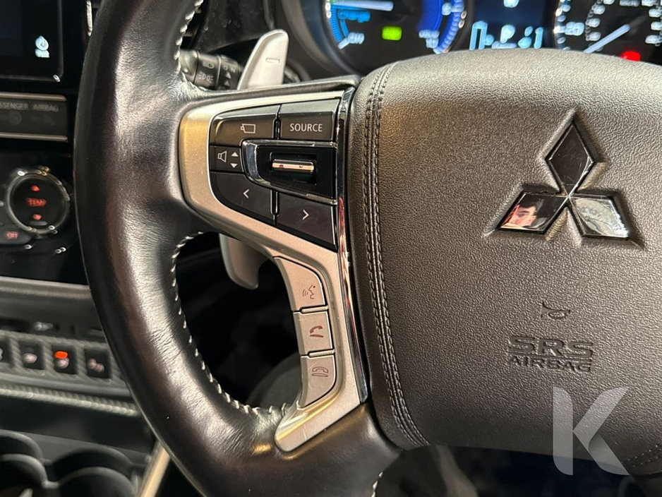 2019 Mitsubishi Outlander 2.4 AUTOMATIC HYBRID - ALLOY WHEELS - ELECTRIC SEATS - HEATED SEATS - HEATED STEERING WHEEL - HEATING / AC CONTROLS - REVERSE CAMERA - MULTI FUNCTION €21,950